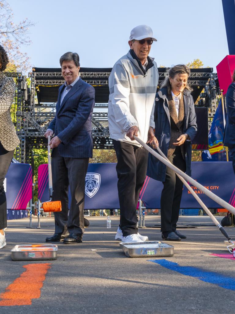 People painting the ground at the new york city marathon