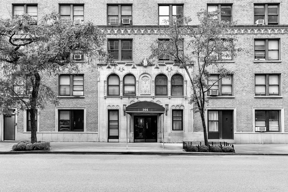 144 west 86th street exterior in black and white