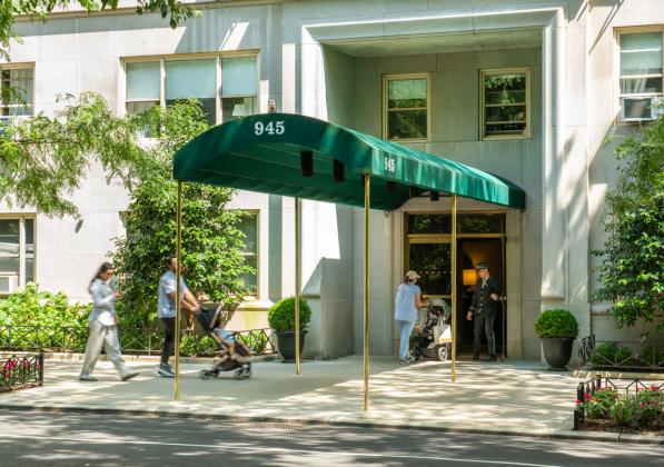 Building-entrance-945-5th-ave-new-york-rudin