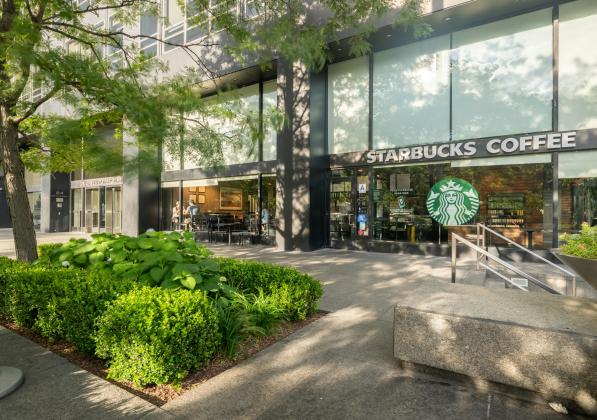 A retail storefront at One Battery Park Plaza