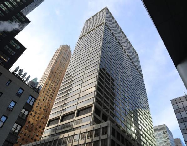 A downtown NYC skyscraper as seen from street level. 